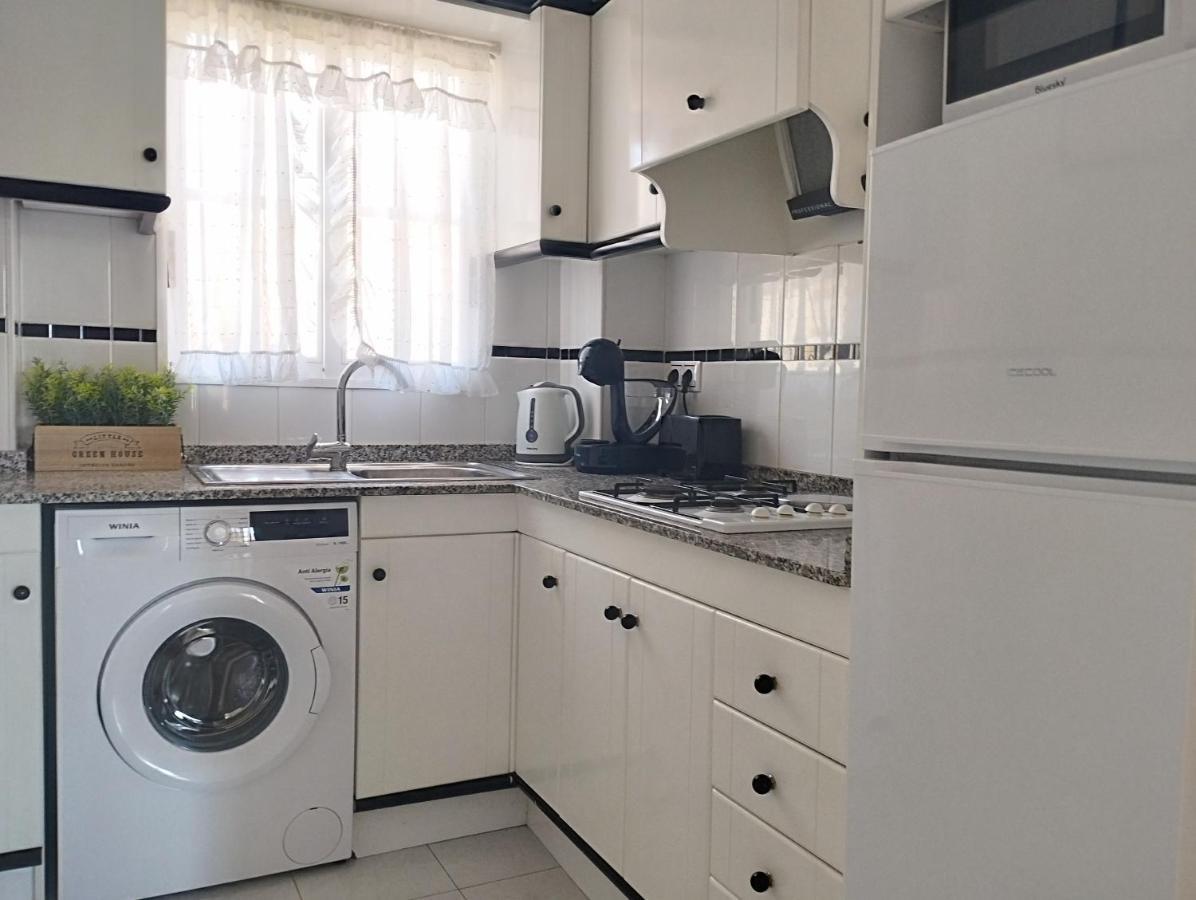 Torrevista Three Bedroom Apartment, Two Swimming Pools And Garage Torrevieja Exterior photo
